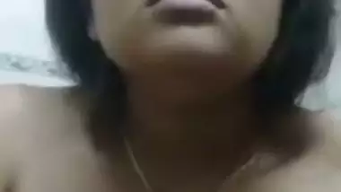 Tamil Slut Bhabhi Masturebating in Bathroom