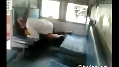 Old desi guy fucking a local whore in train compartment caught by people
