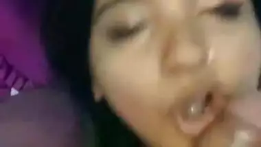 Horny Model Likes to Get her Facial Done Everytime she visits her boyfriend