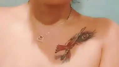 Indian nude milf shows her big boob and pussy on camera