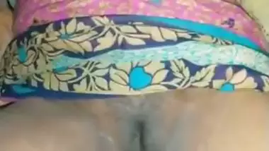 Local desi slut in saree masturbating video