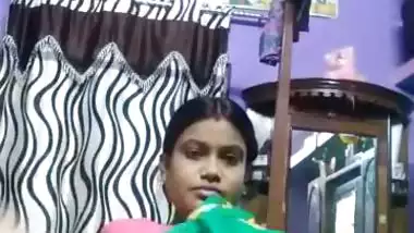 Desi village randi in saree exposing thick pussy