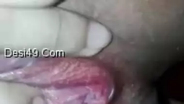 Desi cheats on husband with online XXX viewers opening sex hole for them