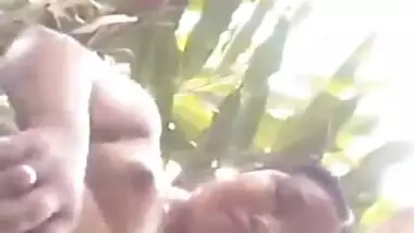 As vezes India brinca com a câmera do celular cacique gosta de ver