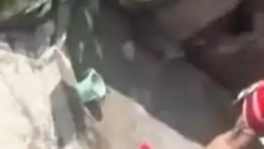 Indian caught XXX porn! Bhabhi bathing nude outdoors video from village