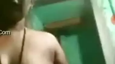 Horny client wants to see nude twat of XXX Desi model during show