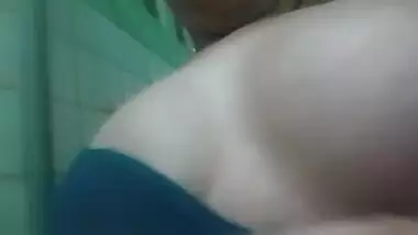 Horny Indian sex bomb deletes bra allowing her succulent girls to hang