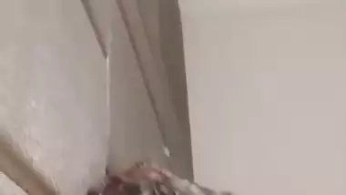 Desi xxx chudai of a Bihari girl in an Oyo room