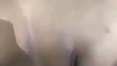 Guy fucks his 18-year-old GF’s pussy in Indian outdoor sex