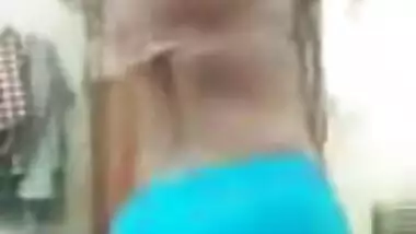 Swanky Indian needs no panties to perform a dance on the webcam