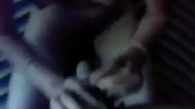 Desi girl pussy playing by boyfriend - Wowmoy 