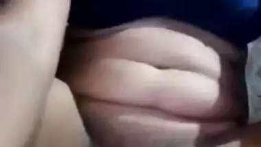 Smart Desi girl in blue bra finds XXX purpose for rolling pin