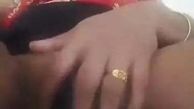 Mature pussy show video recorded for auntieâ€™s online friend