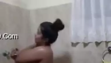 Today Exclusive- Hot Look Sri Lankan Girl Record Her Nude Bathing Selfie Part 2
