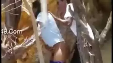 Horny lovers caught having quickie in doggy outdoor in Desi mms video