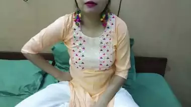 Indian stepmom fucking stepson 2025 young step mom with hindi audio new porn video