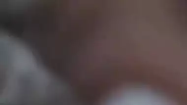 Dude records MMS vid of him drilling Desi chick's cunt with XXX cock