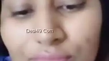 Naked Desi bombshell gently massages her XXX vagina in the bedroom