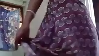 Desi hottie teasing by strip-dens on XXX webcam exposing her pussy and tits