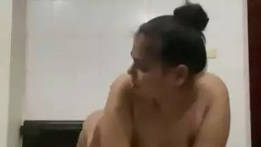 Desi lovers in OYO room having deepest sex viral xxx