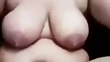 Big ass desi nude milf enjoys exposing her body