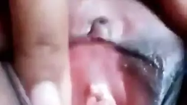 A desi nude Indian girl exposes her naked body in MMS