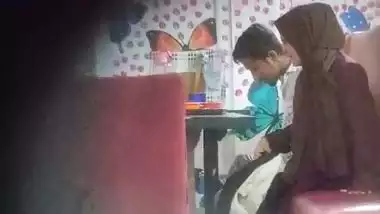 Hijab lady in restaurant having viral sex caught by voyeur