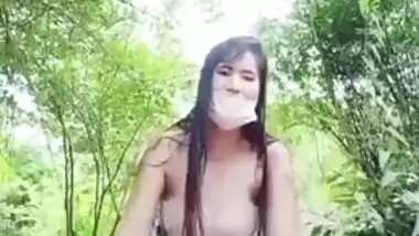 Busty Indian girl is fucked in the forest without taking XXX clothes off