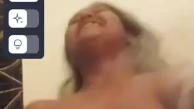 Tamil girl smoking with boobs show on video call sex