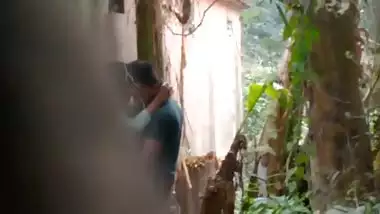 Indian Gym guy standing and fucking GF outdoor spy vid