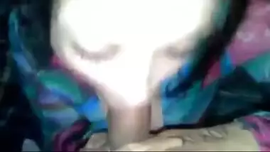 XXX Indian sex video of desi bhabhi Akriti sucking cock like porn star