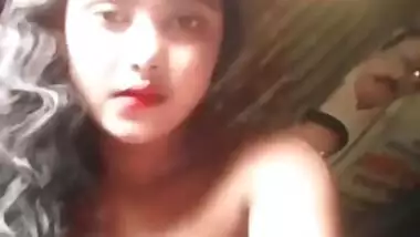 Desi girl is absolutely nude on camera in this MMS solo XXX footage