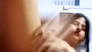 Sexy Bengali beauty rubbing her pussy video