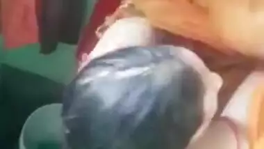 Lucky boy records porn video in which is featured naked Indian MILF