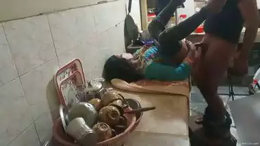 Bhai ne bahen ko jabardasti kitchen me choda Indian step sister having hard