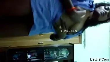 Today Exclusive- Desi Girl Strip Her Shirt And Showing Her Boobs And Pussy