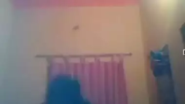 Nice Desi girl prepares for a date hoping to enjoy sex tonight