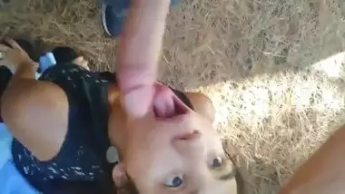 A sexy bf video of a sexy GF giving an outdoor blowjob to her BF