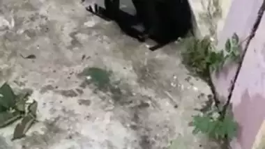 XXX voyeur finds Desi lovers fucking in the fresh air in MMS video