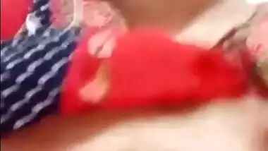 Paki girl showing boobs on video call