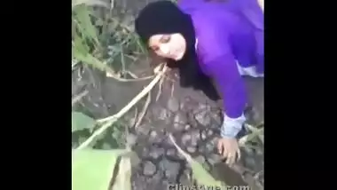 Hindisex video of a big ass bhabhi enjoying outdoor sex with her lovers