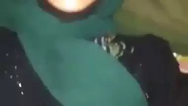 Man fucks hijabi woman’s hairy pussy in Pakistani porn video