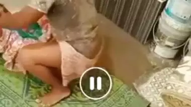 Desi has XXX hole fucked by servant on the floor in front of phone cam