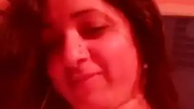 Bhabhi hotel m dost ka lund chusti hui,husband recording