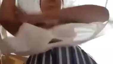 Sexy Desi babe gets naked in self-made XXX video that becomes MMS