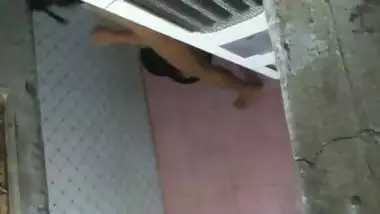 Indian maid bathing voyeur video