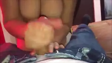 SEÑORA INDIA COLOMBIANA DE FLORENCIA CAQUETA COMERCIANTE INFIEL DE 55 AÑOS HACIENDO LO QUE MAS LE GUSTA CHUPAR VERGA AJENA SI SUPIERA EL MARIDO SE ARM