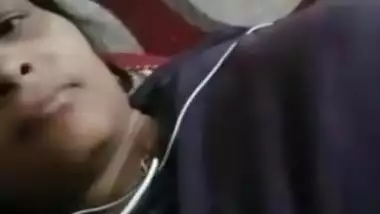 Exclusive- Sexy Look Desi Bhabhi Showing Her Big Boobs On Video Call