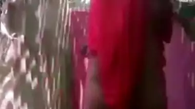 Nephew caught as his village aunty gets outdoor shower, desi XXX mms