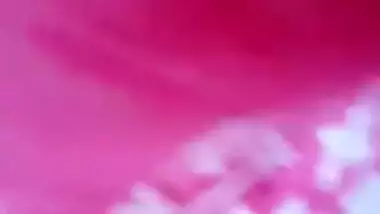 Bangladeshi girl in pink saree shows off her Desi XXX pussy on cam